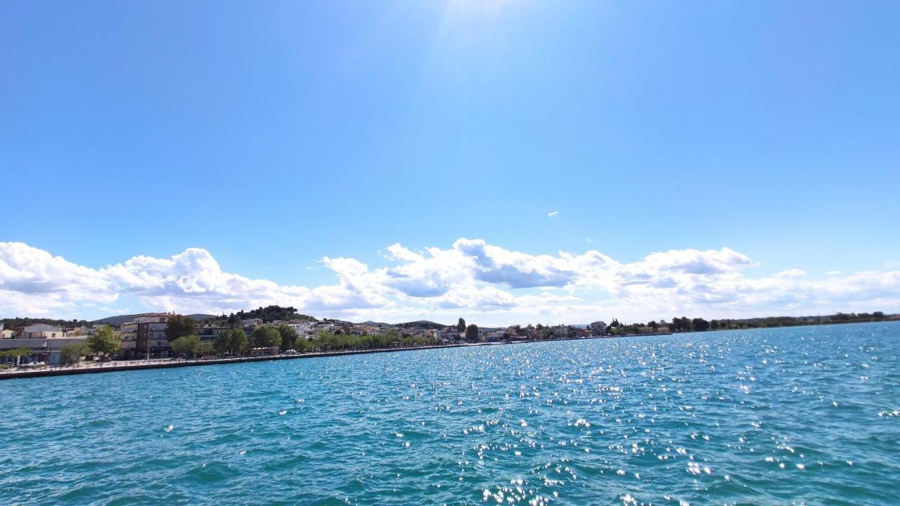 Beach Front Apartment Nea Palatia Екстер'єр фото