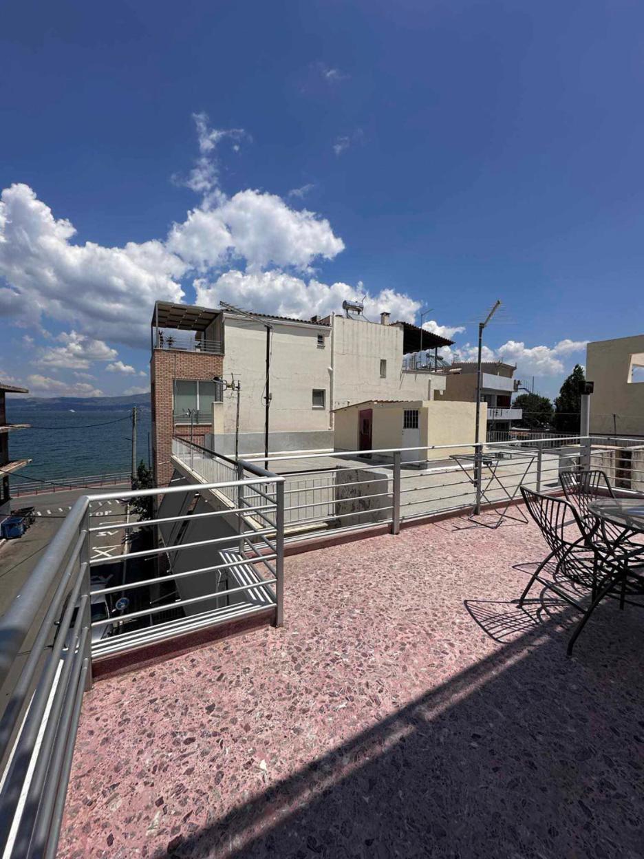 Beach Front Apartment Nea Palatia Екстер'єр фото