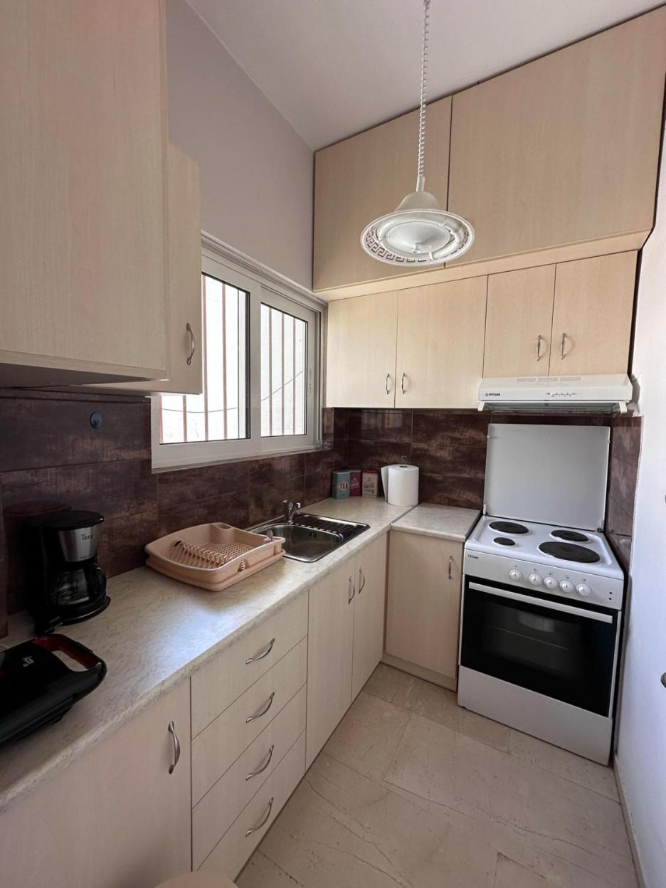Beach Front Apartment Nea Palatia Екстер'єр фото
