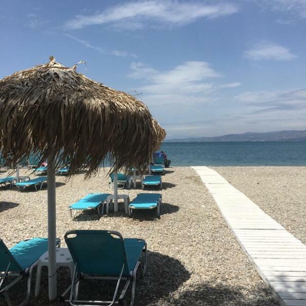 Beach Front Apartment Nea Palatia Екстер'єр фото