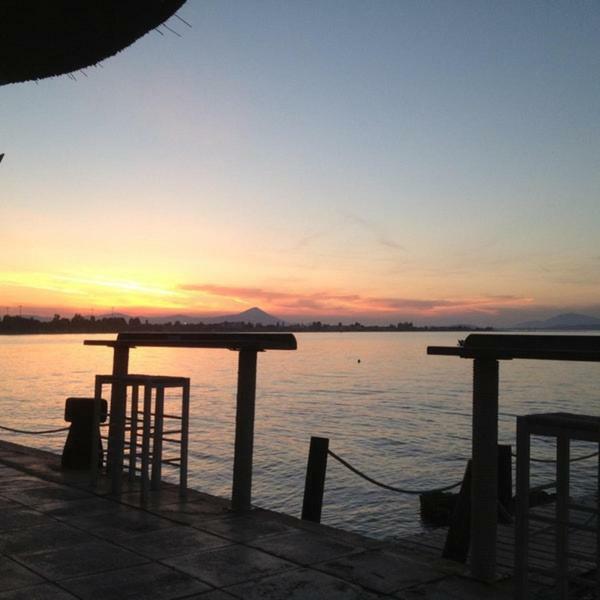 Beach Front Apartment Nea Palatia Екстер'єр фото