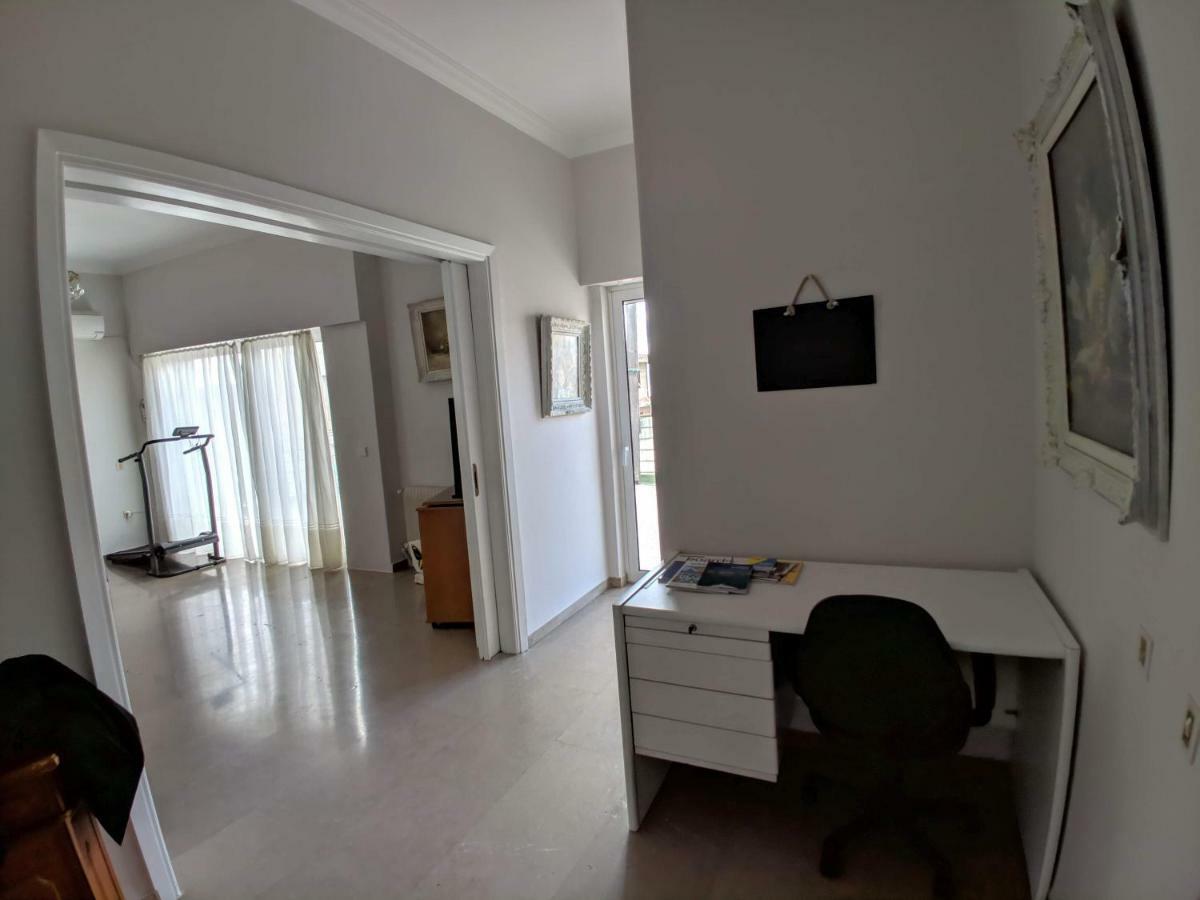 Beach Front Apartment Nea Palatia Екстер'єр фото