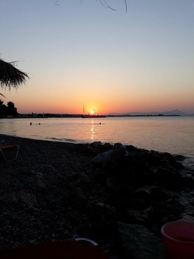 Beach Front Apartment Nea Palatia Екстер'єр фото