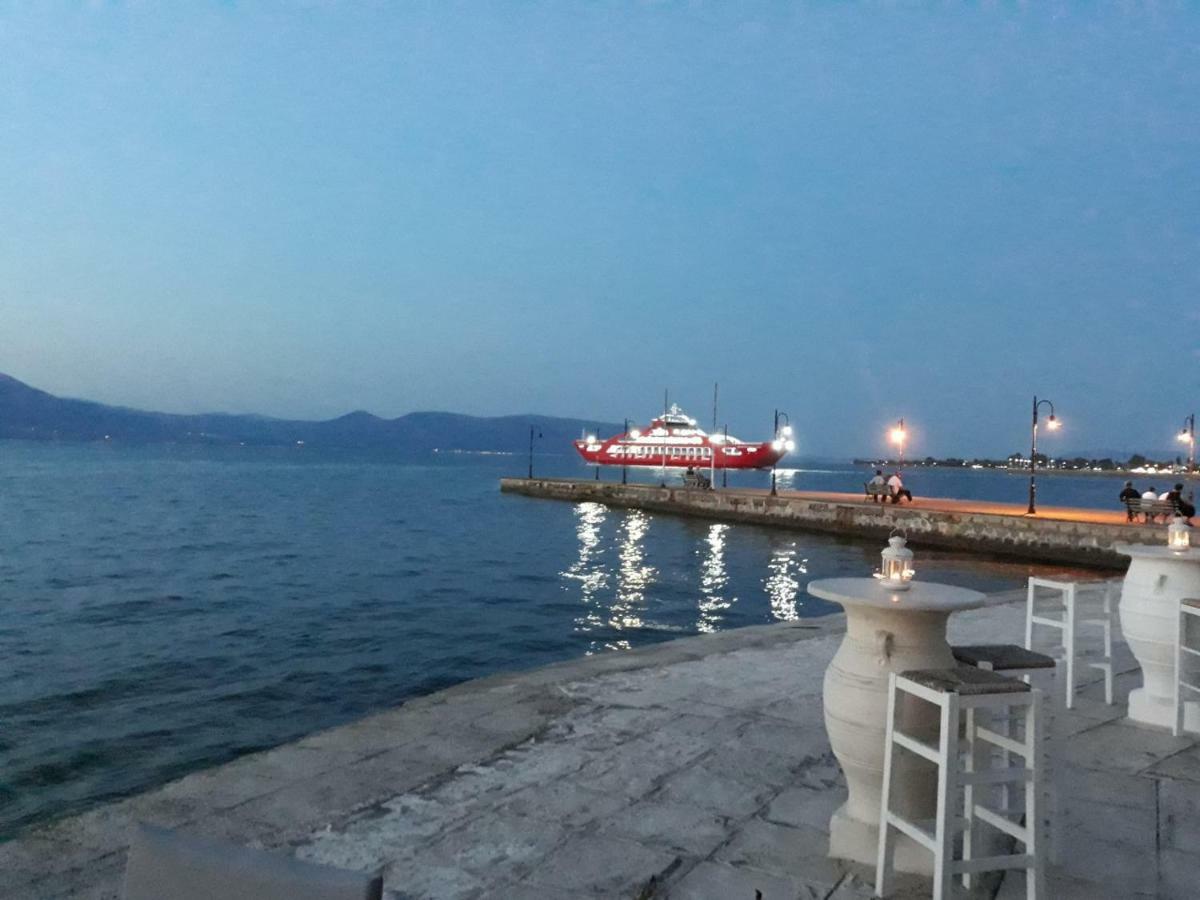 Beach Front Apartment Nea Palatia Екстер'єр фото